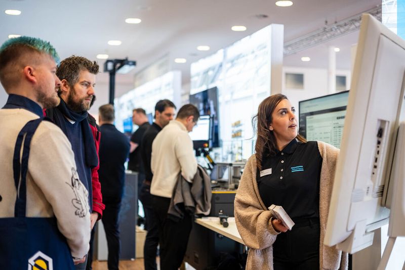 Im Mittelpunkt standen wieder viele Fachgespräche zwischen Besuchern und Ausstellern. (Bild: PHOTOVISION-DH GmbH)
