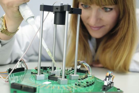 Schnelltests: Mit einem mobilen Testsystem sollen Voruntersuchungen stattfinden, um integrierte Systeme zur individualisierten Krebsfrüherkennung zu entwickeln. Schnelltests: Mit einem mobilen Testsystem sollen Voruntersuchungen stattfinden, um integrierte Systeme zur individualisierten Krebsfrüherkennung zu entwickeln.