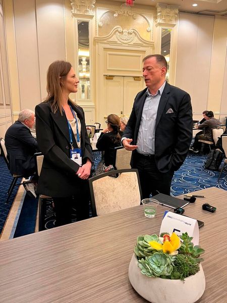 Paula Breukel (DataCenter-Insider) im Gespräch mit Dell-CTO John Roese auf der „Dell Technologies World 2026“ in Las Vegas (Bild: Paula Breukel)