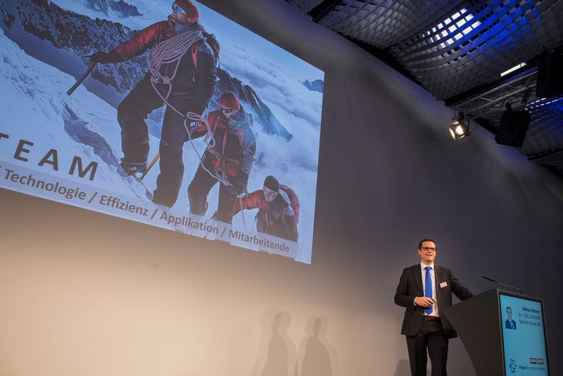 Dr. Tobias Moser, COO Fischer Spindle Group AG erzählte wie sie erfolrgreich eine Lean-Leadership-Kultur im Unternehmen etabliert haben. (Thomas Entzeroth)