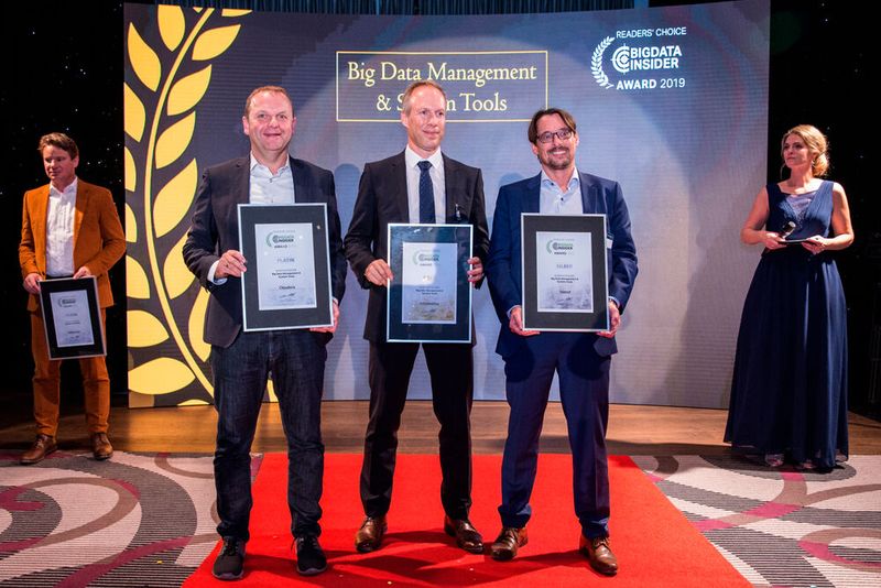 Die Leserinnen und Leser haben entschieden: In der Kategorie Big Data Management & System Tools geht Platin an Cloudera, Gold an Informatica und Silber an Talend. Im Bild (v. l.): Wolfgang Huber von Cloudera, Steffen Ramsaier von Informatica und Jan Wetzke von Talend. (Bild: artful rooms / VIT)