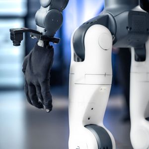 Mit Agile One SN können Teams humanoide Roboterfähigkeiten für den Praxiseinsatz entwickeln, trainieren und validieren und so ihre Ideen so schneller vom Labor in die Produktion bringen. (Bild:  Agile Robots)