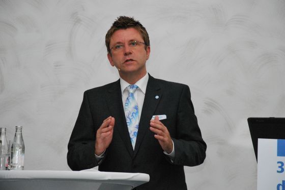Bundesinnungsmeister und ZDK-Vizepräsident Wilhelm Hülsdonk diskutierte mit den Teilnehmern die Servicethemen. (Archiv: Vogel Business Media)