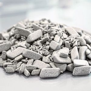 Optimaler Mix: In Abmessungen und Form sorgfältig abgestimmte Schleifkörper können prozesssicher in einem Ablauf additiv gefertigte Kunststoffteile jeglicher Konturen und Abmessungen finishen.   