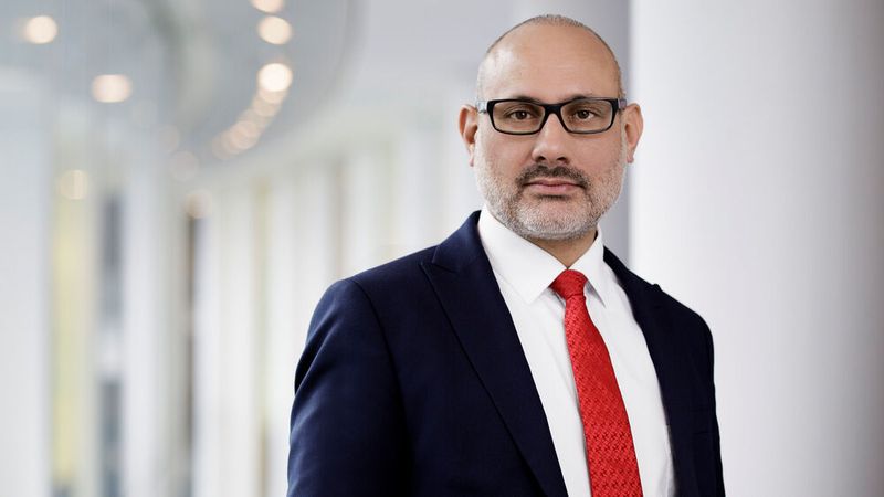 Der Europaabgeordnete Ismail Ertug gilt als Experte für die Beurteilung der geplanten   „Verordnung über die Infrastruktur für alternative Kraftstoffe“ (AFIR), die für den Ausbau der öffentlichen E-Fahrzeug-Infrastruktur wesentlich ist.(Bild:  Ertug)