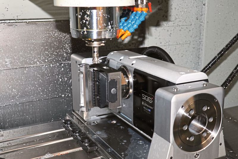 Durch die 5-Achs- Bearbeitung – ob angestellt oder simultan – ist jedes Teil in zwei Aufspannungen fertig bearbeitet. (Bild: pL Lehmann)