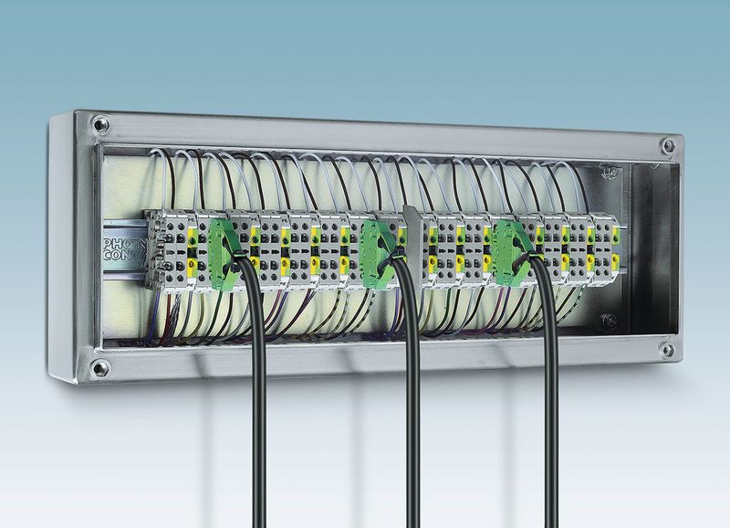 The compact and pluggable UK 4-SD disconnect terminal is also suitable for small local boxes and can be operated without any difficulty — the double-sided marking system makes for clear, unambiguous contact point assignment. (Picture: Phoenix Contact)
