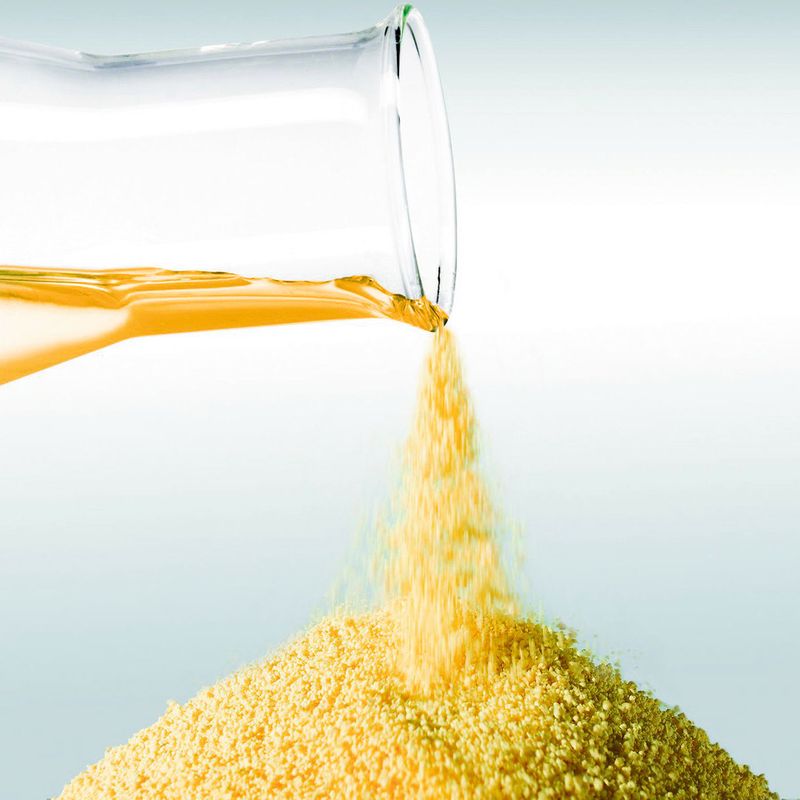 Von der Flüssigkeit zum Granulat: Innovative Drucklufttechnologie unterstützt die Heitersheimer Inprotec AG bei der Wirbelschichtgranulation. 