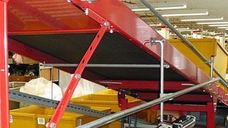 Durch die Implementierung neuer Fördertechnik bei laufendem Betrieb konnte Vanderlande für den Baur-Versand eine deutliche Vergrößerung der Kommissionierfläche erzielen. Bild: Vanderlande (Archiv: Vogel Business Media)