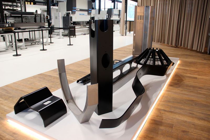 Zu jeder Maschine zeigt LVD Bauteile, die damit hergestellt wurden. (Itasse)