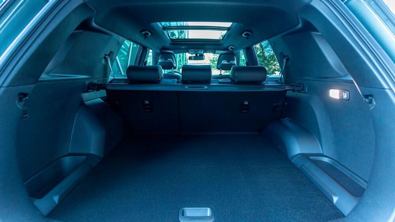 Einladend: Der glattflächige Kofferraum hat ein Volumen von 703 bis 1.663 Liter. (Bild: KGM)