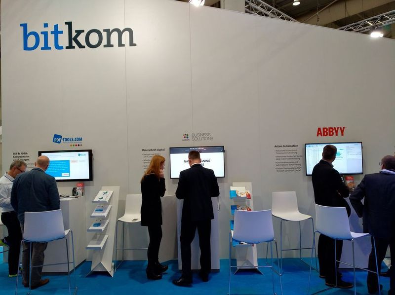 Der Branchenverband Bitkom ist ebenfalls zugegen, hier stellen Mitgliedsunternehmen aus. (Robert Horn)