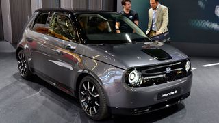 Auch im gediegenen Grau macht der Honda e eine gute Figur. (Bild: Mauritz/»kfz-betrieb«)