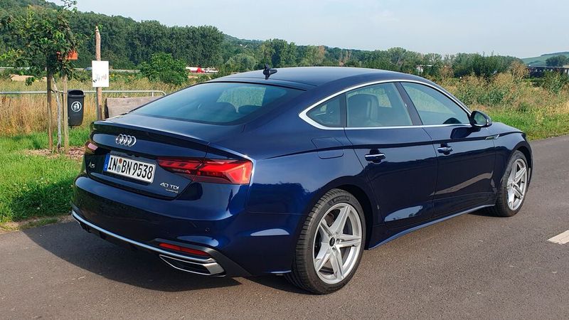 1. Das Design: Die zweite Generation des Audi A5 Sportback ist bereits seit 2016 auf dem Markt. Auch wenn das Design des Mittelklassemodells zeitlos und immer noch elegant ist, hat es nach knapp acht Jahren inzwischen etwas seinen Reiz verloren. (Bild: Mauritz – VCG)