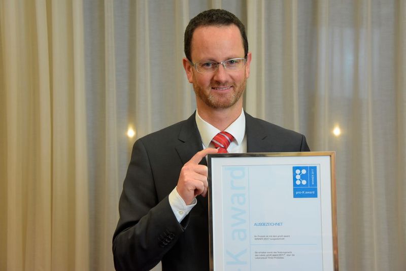 Ein gewissem Sinn war der pro-K award night auch eine kleine Tupper-Party, denn auch Tupperware Deutschland gehört zu den Gewinnern. Jan Schmidt hat den Preis entgegen genommen, der dem sogenannten Warmie-Tup gehört. (pro-K)