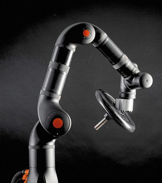 Gemäß dem Claim „strong, fast, simple“ entwickelte das dänische Start-up einzigartig effiziente industrielle Leichtgewicht-Cobots mit sieben Achsen. (Kassow Robots)