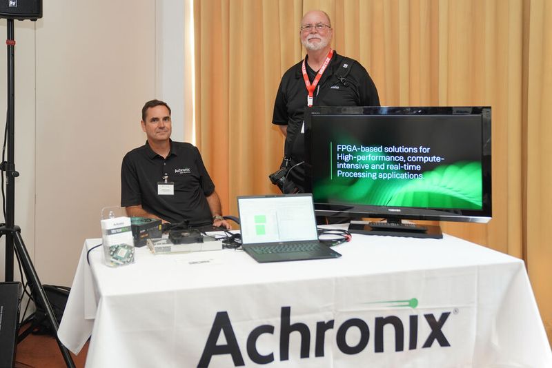 FPGA Conference Europe 2022: Über 70 Sprecher, 100 Vorträge und über 250 Teilnehmer – nach zwei Jahren mit Corona-bedingten Digitalkonferenzen fand die dreitägige FPGA Conference vom 5. bis 7. Juli 2022 endlich wieder als Präsenzveranstaltung statt. Besondere Highlights waren die spannende Keynote von Nick Ni von AMD/Xilinx, die interessante Couchtalk-Expertenrunde, der traditionelle BBQ-Grillabend sowie die vielen glücklichen Gewinner der Verlosungsaktionen.  (Bild: Nadine Stegemann)