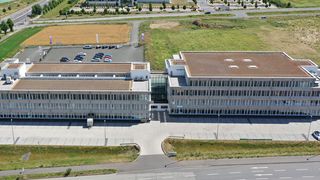 Einweihung des Phytec Technologie Campus, der jetzt Platz schon für 350 Mitarbeiter bietet und ausreichend Gelände zur Verfügung hat zur Expansion für ca. 1000 Mitarbeiter. (Bild: Phytec)