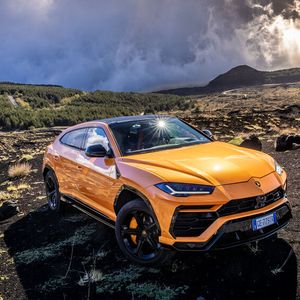 Auf dem über 3.000 Meter hohen Ätna kommt man der Sonne ein Stück näher.(Bild:  wolfango spaccarelli / Lamborghini)