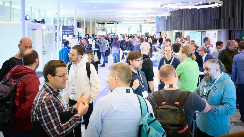 Volle Säle, reger Austausch: Trotz einer spürbaren Konjunkturflaute gerade im Automotive-Bereich fanden sich erneut um die 1000 Teilnehmer in der Stadthalle Sindelfingen zum ESE Kongress 2025 ein.(Bild:  Nicolas Det)