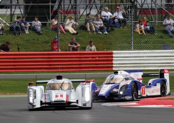 Der Audi R18 e-tron quattro: zwei dieser Boliden starten in diesem Jahr zum letzten Mal beim traditionellen 12-Stunden-Rennen in Sebring (Bild: Audi)