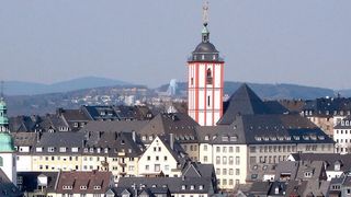 Die Deutsche Rechenzentren GmbH und ihre Tochtergesellschaft DeRZ-Services GmbH haben ihren Sitz in Siegen.  (CC BY)