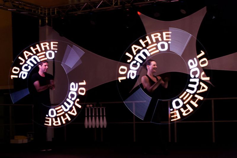 Lichtkünstler „erhellten“ die Abendveranstaltung. (Acmeo)