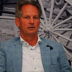 Geschäftsführer Jos Vaesen unterteilt das Unternehmen in vier Bereiche: Lkw, Transporter, Wohnmobile und Busse.(Bild:  Wenz – »Fahrzeug+Karosserie«)