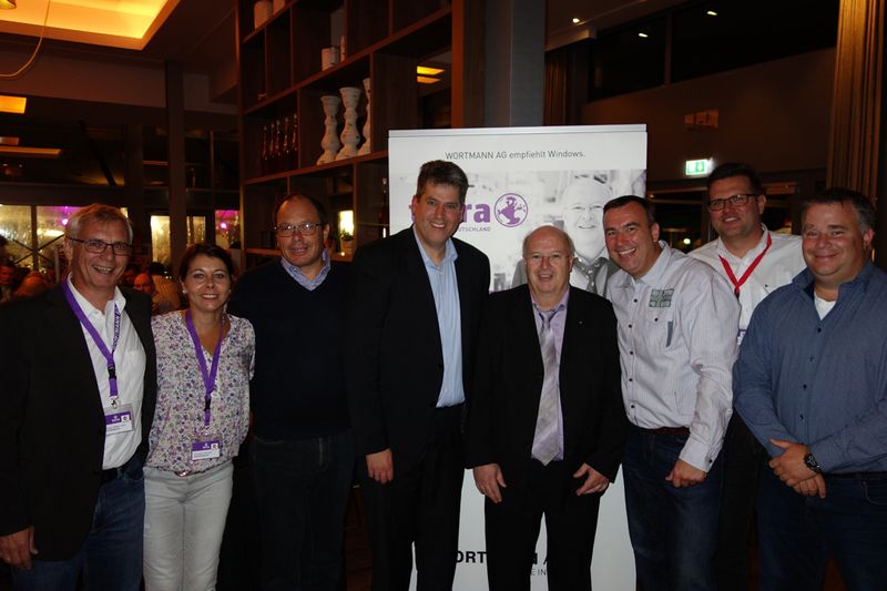 (v. l.) Andreas Bökemeyer und Christine Gründer, Wortmann, Andreas Kreft, Reese IT, Marc Schumacher, capeletti & perl, Siegbert Wortmann, Marcus und Patrick Großbecker, Großbecker & Nordt und Patrick Pauly, Pauly Büromaschinen (Bild: IT-BUSINESS)