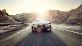 Der i4, hier noch als Concept i4 abgebildet, wird ab kommendem Jahr in München in Serie gebaut. (BMW)