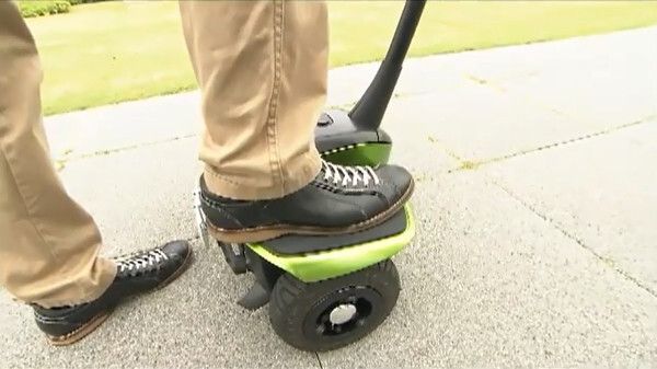 ... hält er automatisch das Gleichgewicht (Bild: Toyota)