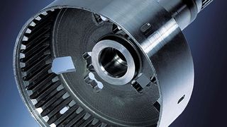 Im Vergleich mit einer Zerspanung aus dem Vollen bietet die Massivumformung selbst bei kleinen Stückzahlen noch Vorteile.  (Bild: Hirschvogel)