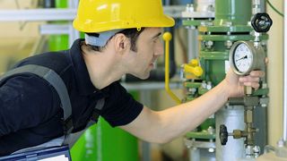 Druckabfall? Kommt es zu Leckagen in der Produktion, gilt es schnell zu handeln. (© industrieblick/Fotolia.com)