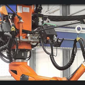 In den großen automatisierten Roboterschweißanlagen von Carl Cloos Schweißtechnik kommen Mayr-Bremsen zum Einsatz. Die Roba-Topstop-Bremsen dienen als zweite Bremse im Sicherheitssystem.