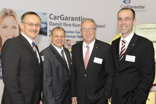Ralf Buruck, Rudolf Schwär, Rolf Imbery und Michael Richtscheid von der Car-Garantie (Archiv: Vogel Business Media)