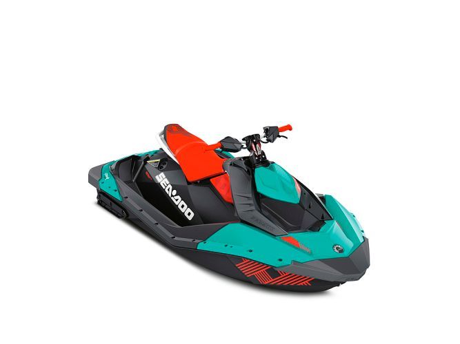 Red Dot Produktdesign 2018: Jetboot Sea-Doo SPARK TRIXX von BRP, Kanada: Das Spark Trixx baut auf dem bestehenden Spark-Modell auf, ist jedoch sowohl in funktionaler als auch in ästhetischer Hinsicht sportlicher und dynamischer. Um mehr Tricks auf dem Wasser zu ermöglichen, hat das Spark Trixx einen höhenverstellbaren Aluminiumlenker, der es dem Fahrer erlaubt, den Schwerpunkt zu verlagern. Spezielle Stufenkeile an den Rückseiten der Fußräume bieten mehr Stabilität und Sicherheit bei verschiedenen aufrechten Fahrpositionen, etwa wenn der Fahrer das Gewicht nach hinten verlagert.  Begründung der Jury: Die auffällige, sportliche Gestaltung des Spark Trixx kommuniziert seine stunt-orientierte Funktionalität. Zudem überzeugen die vielen Detaillösungen, die dem Fahrer die Ausübung von Tricks erleichtern.  (Bild: Red Dot/BRP)