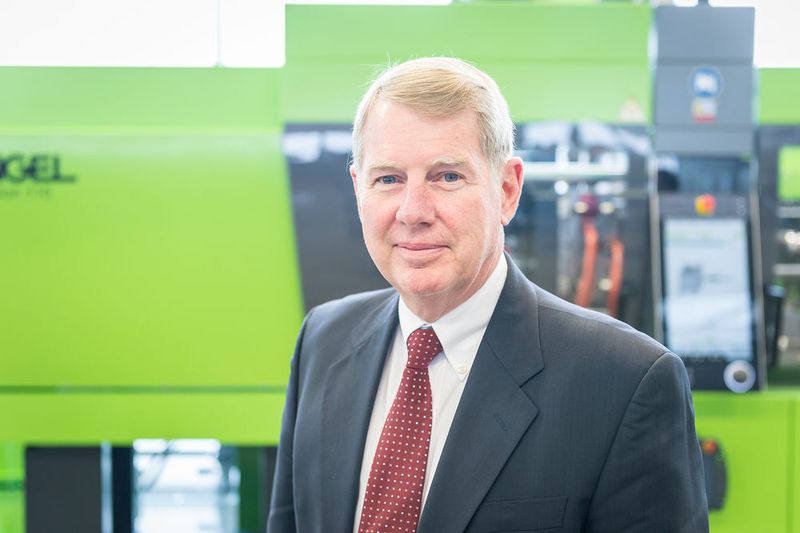 „Wir haben in unserem Technikum in Kalifornien bereits Mehrkomponenten-Musterteile aus Liquidmetal und einem anderen Metall hergestellt“, betont Thomas Steipp, CEO von Liquidmetal Technologies. (Bild: Engel)