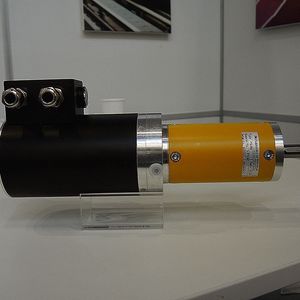 Bei Gefeg-Neckar sind individuelle Antriebe für fahrerlose Transportsysteme erhältlich, wie beispielsweise der bürstenlose DC-Motor mit Planetengetriebe.