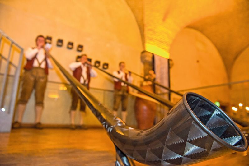 Man hörte und staunte: Der Knüller beim Get-together waren Walter Ruf und sein Bodensee-Alphorntrio mit volltönenden CFK-Instrumenten, die, in Teleskopbauweise ausgeführt, auch in einen Fiat 500 passen dürften. (Mack)