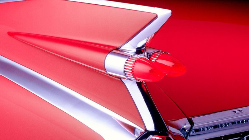 Der Eldorado trägt die typischen Heckflossen, die Cadillac 1948 zum kommerziellen Automobildesign machte. Im 59er Eldorado erreichten sie ihr „Maximum“. (Bild: Cadillac)