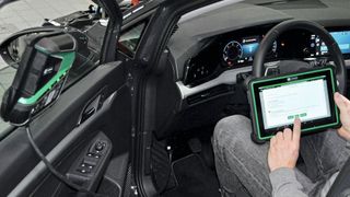 Hella-Gutmann-Kunden können nun auch Teslas diagnostizieren sowie das Security Gateway von VW entschlüsseln. (HGS)