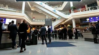 Die letzte SPS in Präsenz fand vor zwei Jahren statt. Dieses Jahr will sich die  Automatisierungsbranche vom 23. – 25.11.2021 in Nürnberg zu einer hybriden SPS treffen. (Mesago / Malte Kirchner)