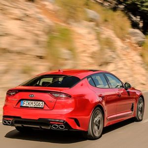 (Kia)