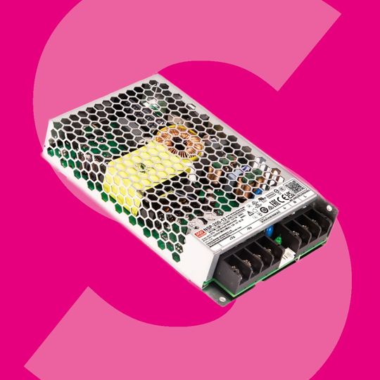 Im Vergleich zur RSP-500/750-Serie überzeugt die neue NSP-Serie mit einer um 34 Prozent kompakteren Bauform bei gleichzeitig höherer Energieeffizienz. (Bild:  Schukat)