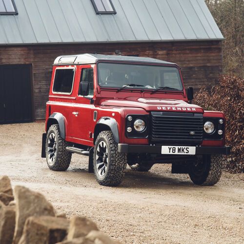 Der Defender Works V8 kostet mindestens 169.000 Euro.(Bild:  Jaguar Land Rover)