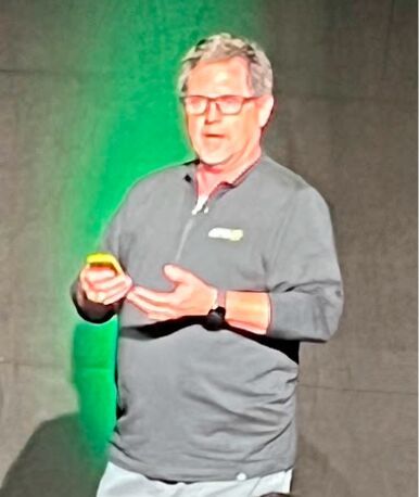 Das Thema von Robert Hormuth, Corporate Vice President Architecture and Strategy of the Data Center Solutions Group bei AMD, ist das Wachstum der Inferenz-Anwendungen gewesen. In seiner Keynote, und es hat keiner wiedersprochen, geht er davon aus, dass das Wachstum ein Vielfaches an Geld und Aufwand für das KI-Training übertreffen wird.  (Bild: uo/ Vogel IT-Medien GmbH)