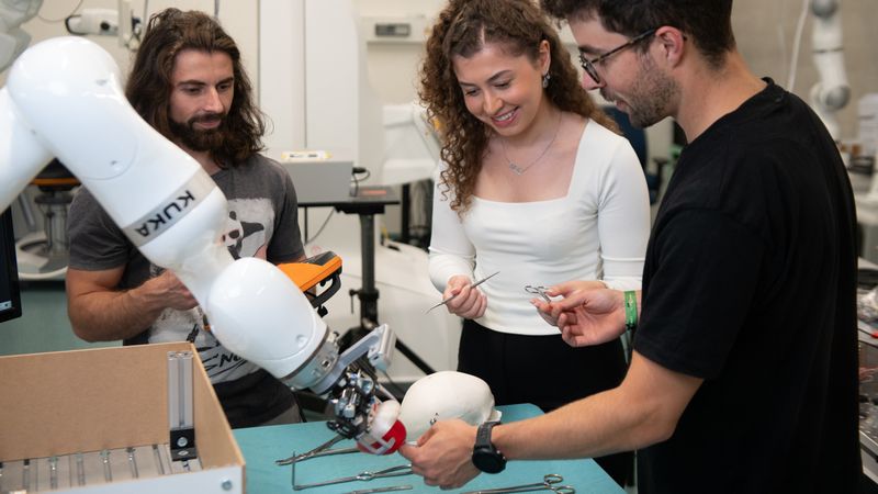 LUH und MHH bieten ab dem Wintersemester 2026/27 gemeinsam einen neuen Bachelorstudiengang Medizintechnik an.(Bild:  Leibniz Universität Hannover / Max Kesberger)