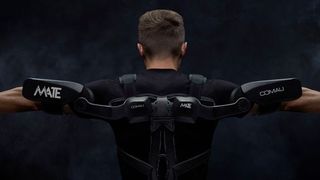 Das Exoskelett von Comau soll Fabrikarbeiter bei alltäglichen Aufgaben helfen.  (Comau)