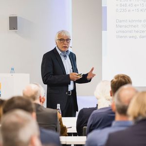 ...Wasserstoff-Experte Prof. Eberhard Schlücker...(Bild:  Stefan Bausewein)