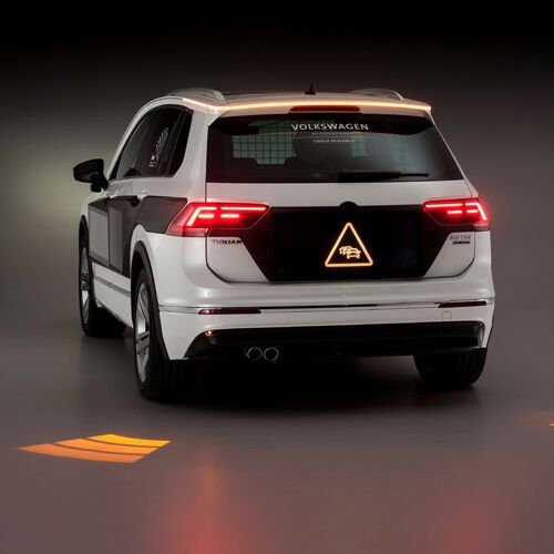 Lichter am Fahrzeug werden künftig immer intelligenter und übernehmen mehr und mehr Funktionen.(Bild:  VW)